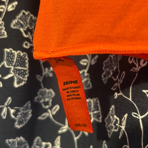 Skims long sleeve bodysuit - Picture 3 of 3